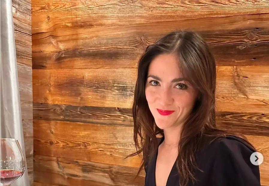 Ahora tiene 26 años, ha trabajado en películas como Escape Room y La huérfana. 