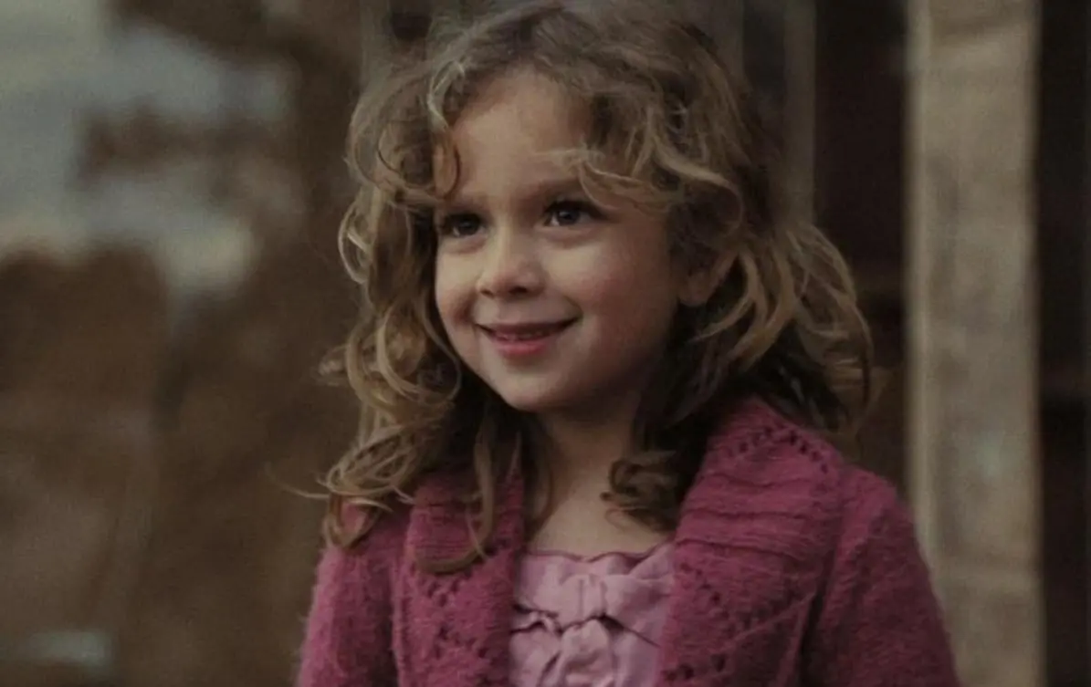 Aryana Engineer interpretó a Max Coleman, la hija pequeña de la familia.