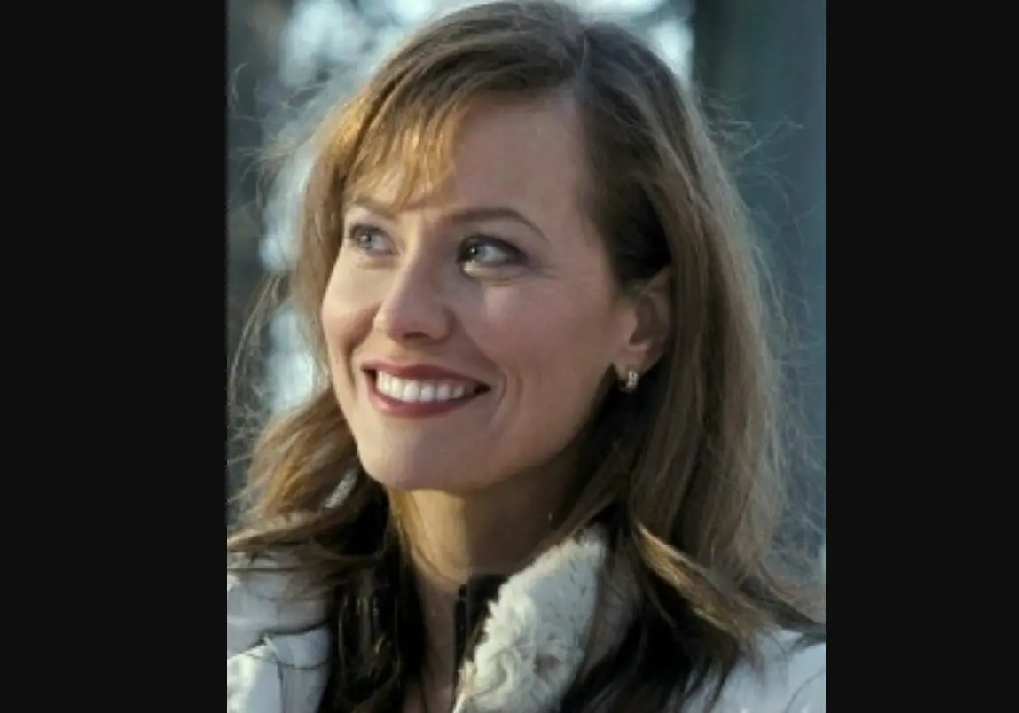 Lorry Ayers interpretó a Joyce