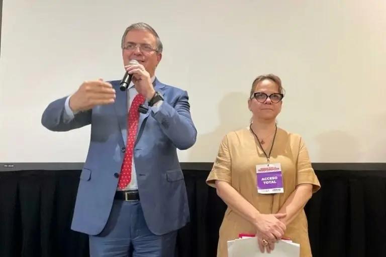 Marcelo Ebrard y Marú Mícher denuncian inconsistencias en la Encuesta de Morena. Foto: Especial