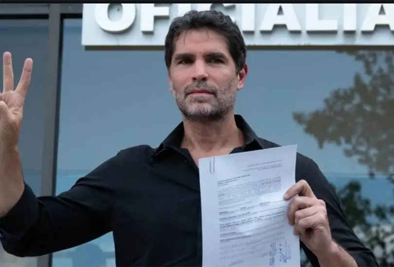 Eduardo Ver&aacute;stegui se registra como aspirante independiente para 2024. 