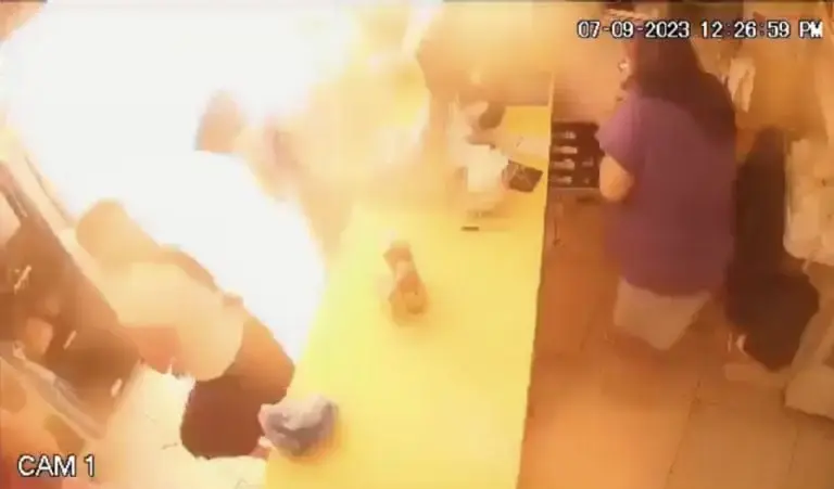 VIDEO: Explota tanque de gas en tianguis de Morelia, Michoacán. Foto: Twitter