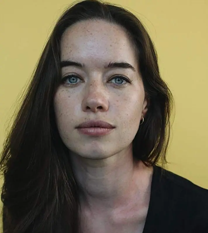 Ahora tiene 35 años y está casada con Sam Caird. En los últimos años, ha participado en la serie ´Reign´.