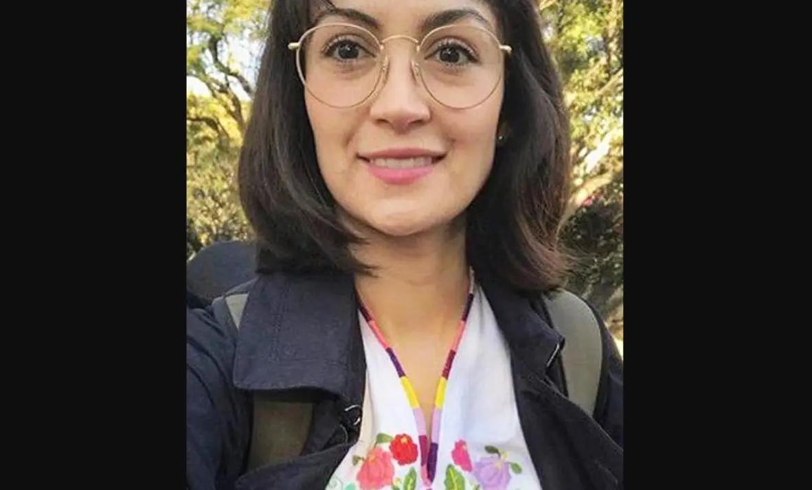 En 2012, fund&oacute; su marca de tapetes y complementos textiles llamada Bi Yuu, la cual colabora con artesanos de Oaxaca e India, promoviendo el empleo y el desarrollo en comunidades locales.