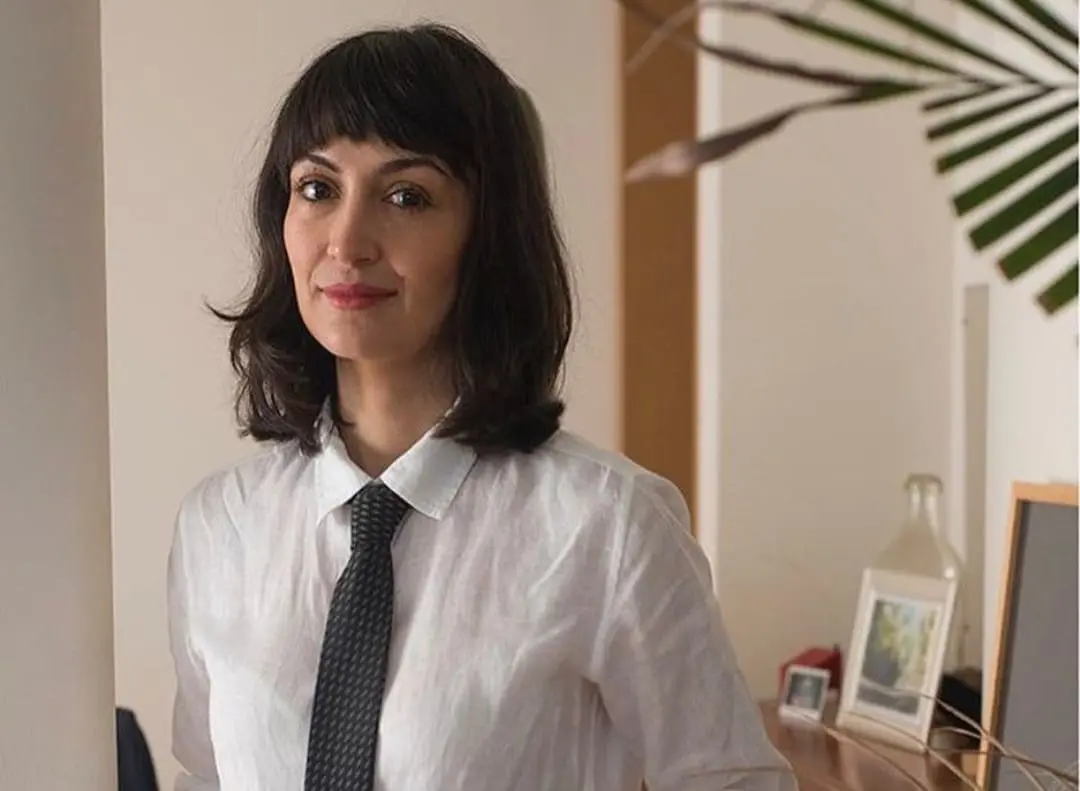 Ese mismo a&ntilde;o, abri&oacute; el Estudio Marisol Centeno, donde experimenta con textiles y procesos artesanales.