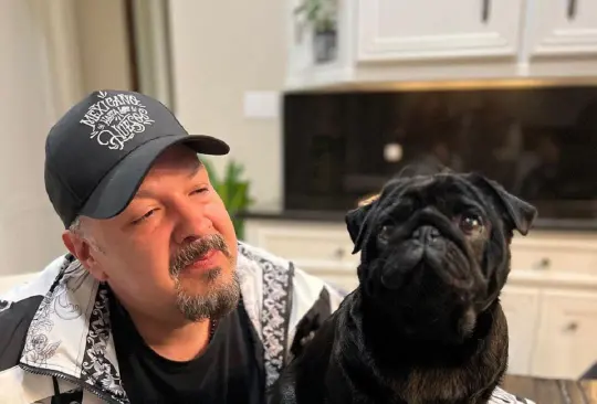 Pepe Aguilar con su perro