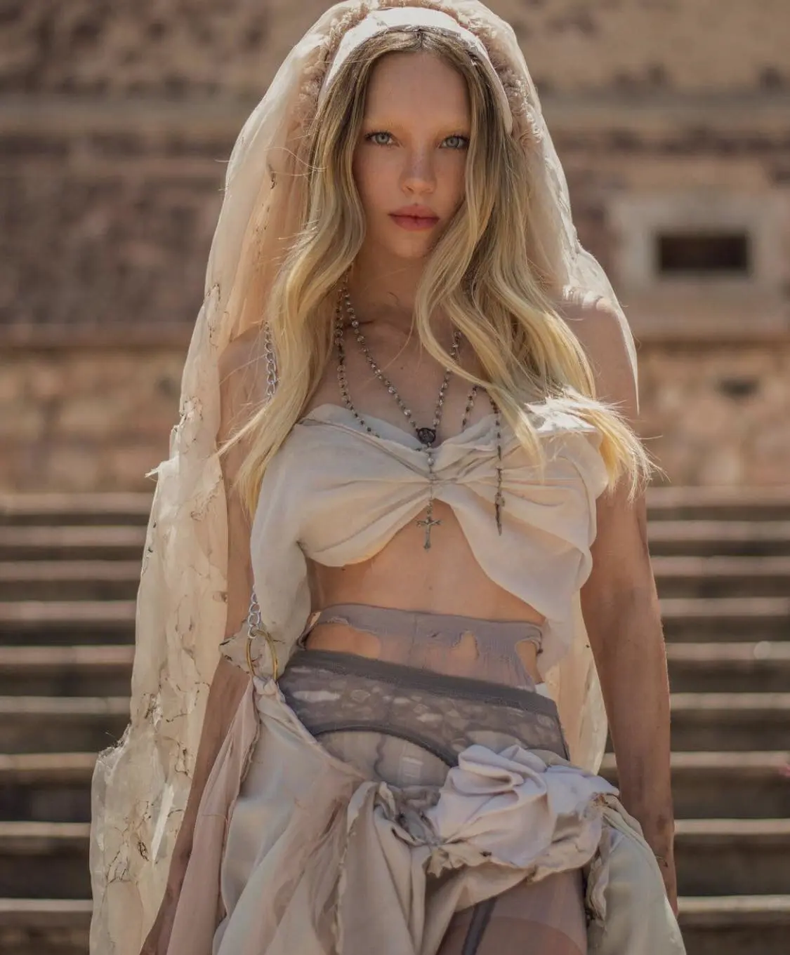 Cientos de fans esperan el video Instagram @belindapop