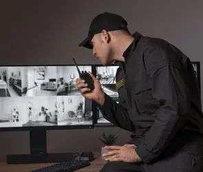 Empresa despide a trabajador y él los demanda por grabarlo mientras robaba mercancía