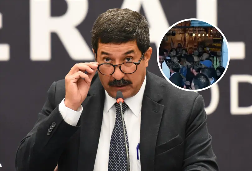 El momento en el que evitan la detenci&oacute;n de Javier Corral.