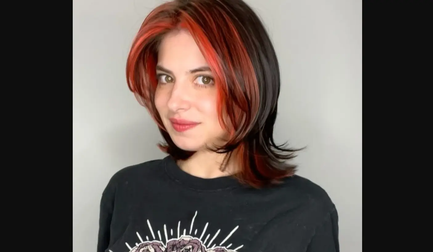 Utiliza sus redes sociales no solo para mantenerse en contacto con sus fans, sino tambi&eacute;n para compartir aspectos de su proceso creativo y su vida cotidiana.