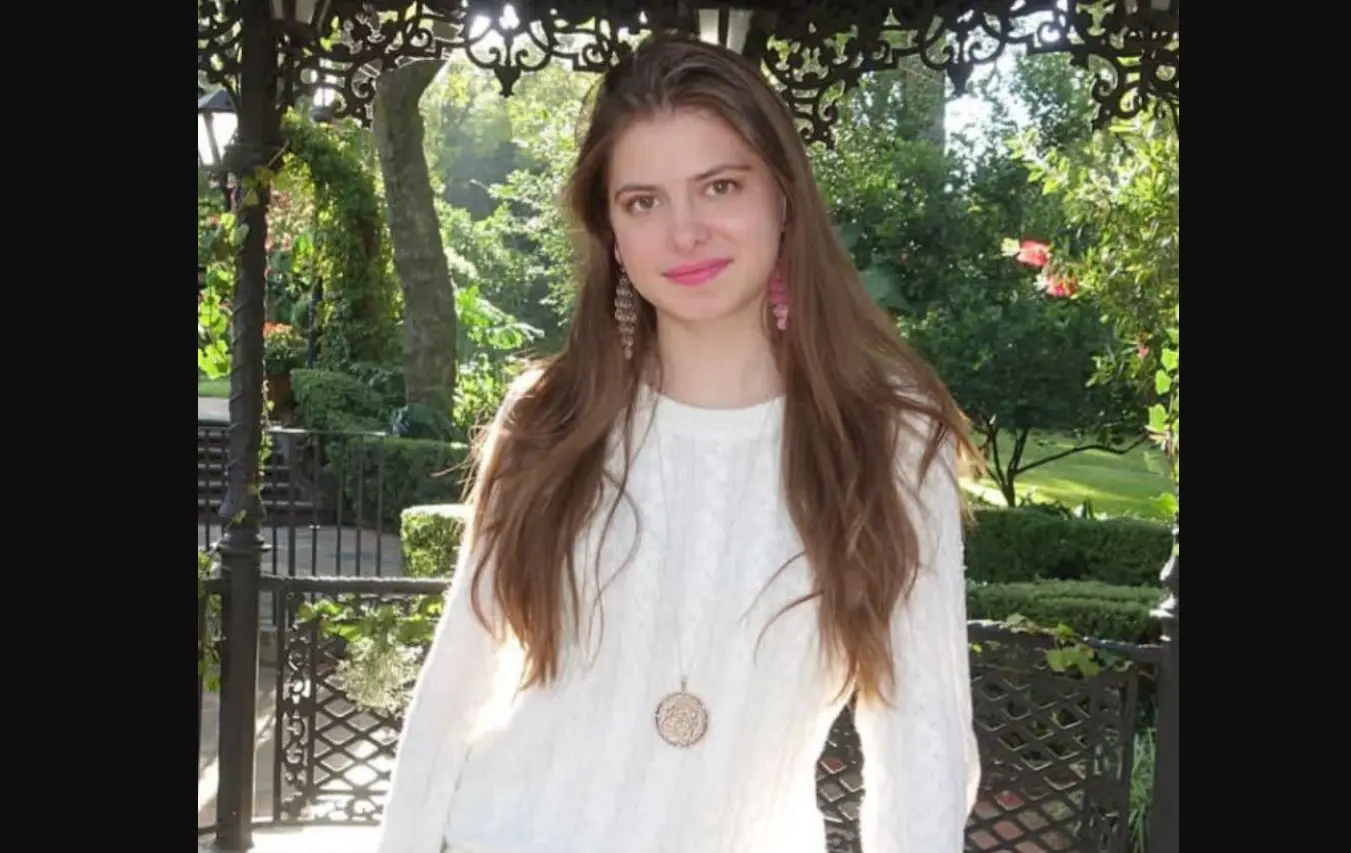 En su adolescencia, Daniela Aedo dej&oacute; su huella en la telenovela 'Mi pecado', con una participaci&oacute;n especial que demostr&oacute; su capacidad para interpretar papeles m&aacute;s maduros.