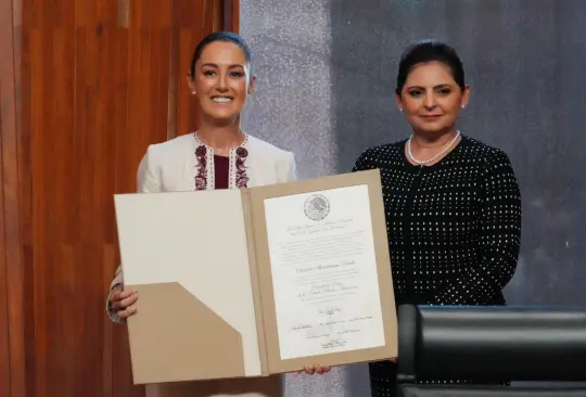 Claudia Sheinbaum recibe constancia de mayoría.