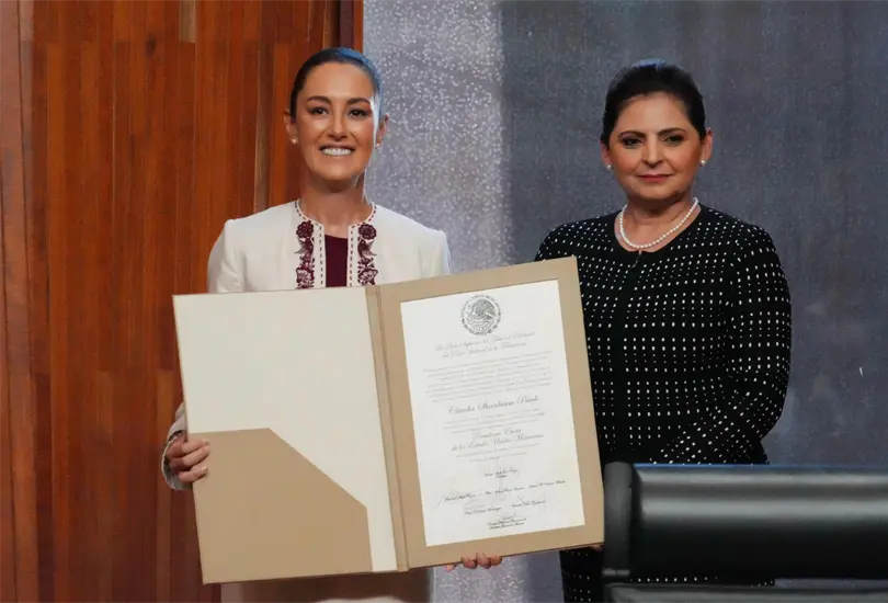 Claudia Sheinbaum recibe constancia de mayor&iacute;a.