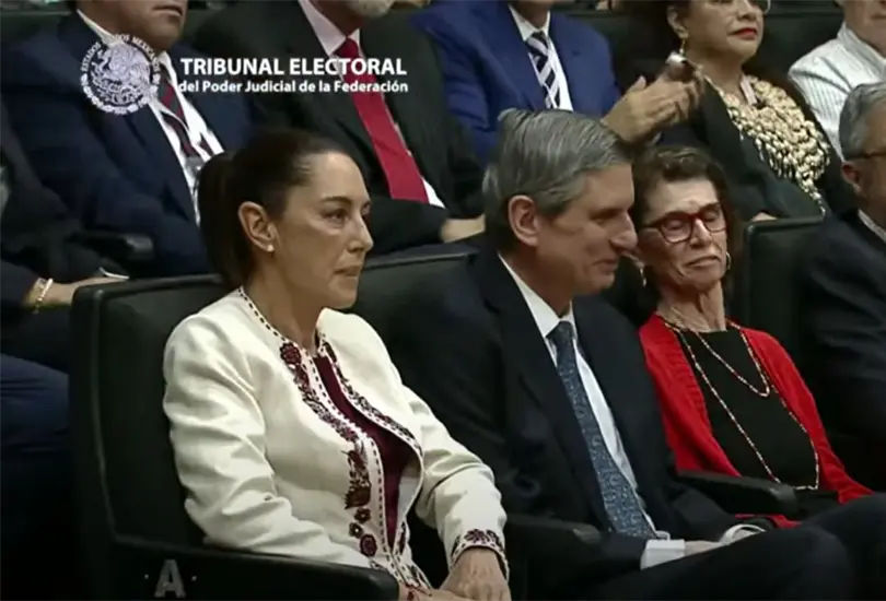 Sheinbaum recibi&oacute; su constancia de mayor&iacute;a como presidenta electa.