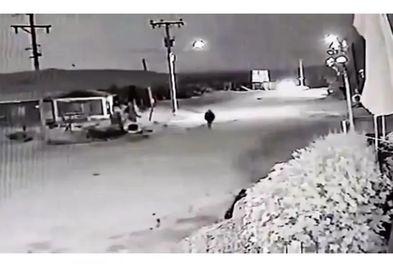 El video capto el momento exacto de la transformaci&oacute;n.