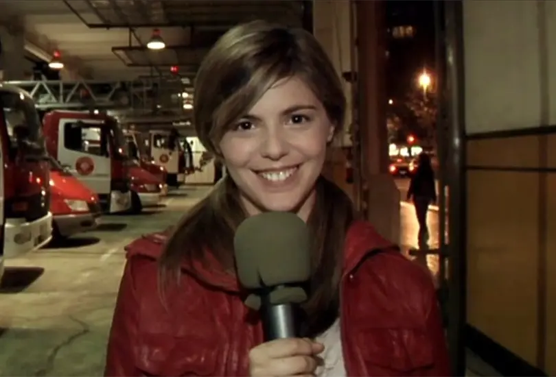 Rec ha sido una de las pel&iacute;culas de terror m&aacute;s taquilleras de los &uacute;ltimos a&ntilde;os. La cinta se estren&oacute; en 2007 y sigue a &Aacute;ngela Vidal, una reportera de un programa nocturno que acude con un equipo de bomberos para atender una emergencia en un edificio y grabar c&oacute;mo es su d&iacute;a a d&iacute;a. Sin embargo, al llegar, las autoridades sanitarias no les permiten salir debido a un brote infeccioso y tienen que luchar por su vida.