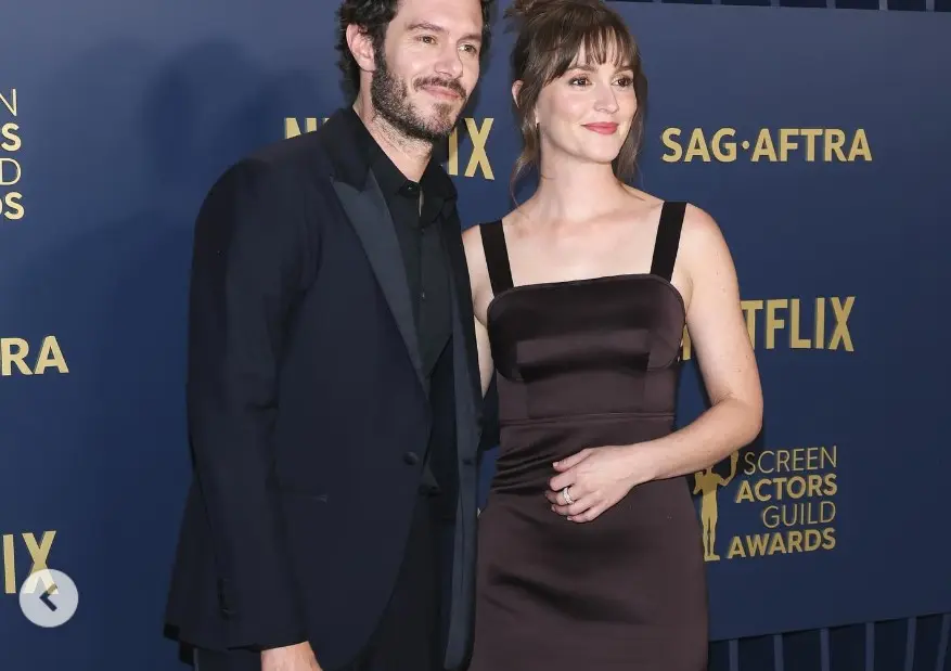 Ahora tiene 38 años, está casada con el actor Adam Brody y tienen dos hijos. Ha participado en series como 'Single Parents' y 'How I Met Your Father'.