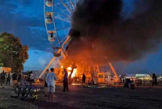 Rueda de la fortuna se incendia en Alemania