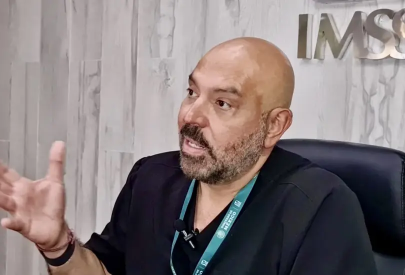El Doctor no trabajo solo, hab&iacute;a dos m&eacute;dicos m&aacute;s a bordo.