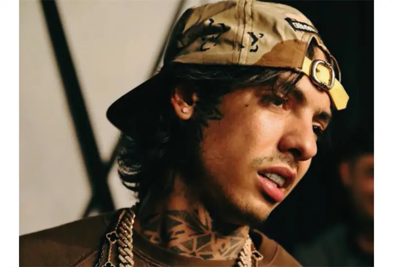 El cantante tiene prohibido salir del pa&iacute;s.