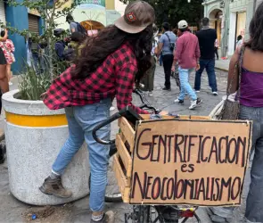 Gringo, ve a casa: protestan contra la gentrificación en Oaxaca pintando las paredes