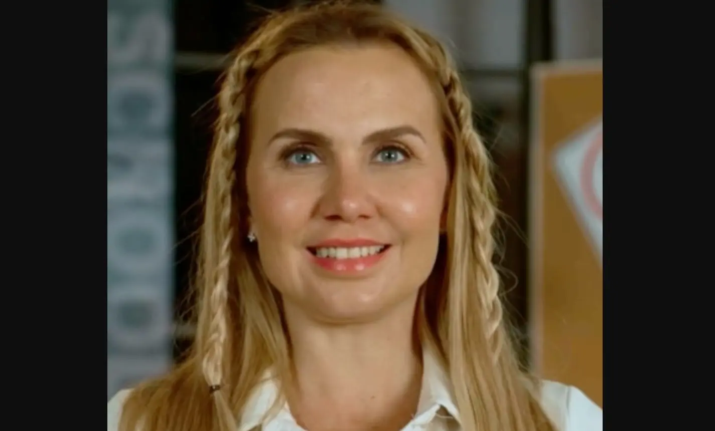 Ahora tiene 44 a&ntilde;os y tiene 4 hijos. Ha trabajado en telenovelas como C&oacute;mo sobrevivir soltero y Mi fortuna es amarte.