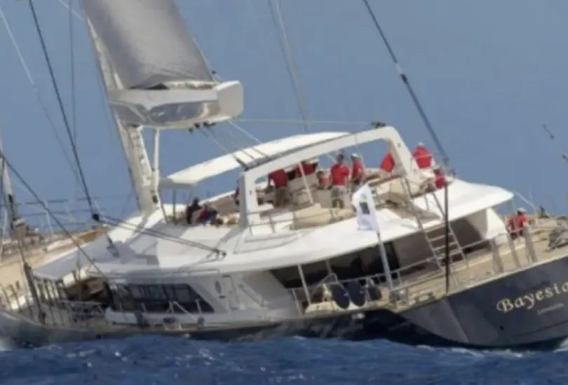 Los pasajeros a bordo se encontraban celebrando a uno de los magnates. Los pasajeros a bordo se encontraban celebrando a uno de los magnates.