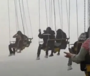 Terror en Six Flags: Jóvenes se quedan atrapados en juego de más de 70 metros por fuertes lluvias