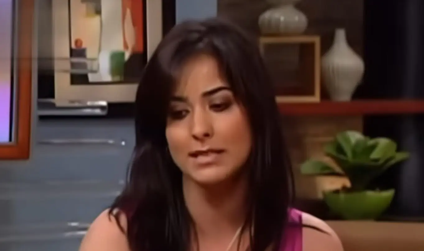 Odalys nació el 23 de octubre de 1975 en Cuba.