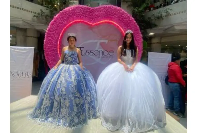 Las quincea&ntilde;eras tendr&aacute;n su foto en el &Aacute;ngel de la Independencia el 30 de agosto.