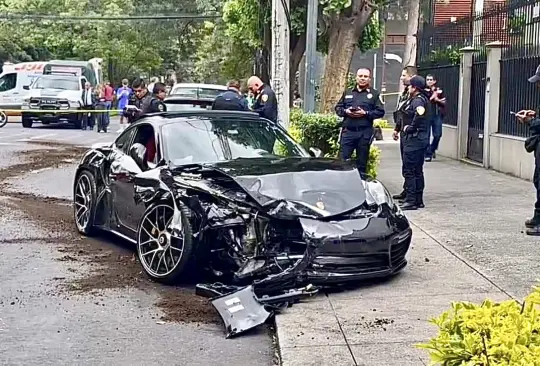 El conductor escapo del lugar con ayuda de sus guardaespaldas.