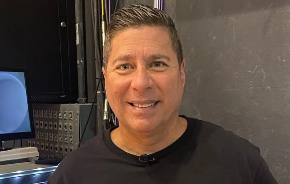 Tiene un programa de comedia en Telemundo.