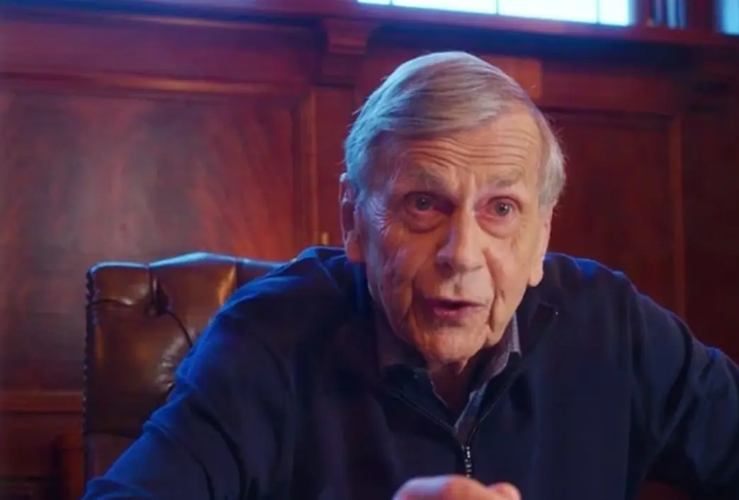 Ahora tiene 86 años y es padre de dos hijas. Sigue activo en la actuación, con apariciones en televisión y cine. También es autor y da conferencias sobre escepticismo y la ciencia detrás de fenómenos paranormales.