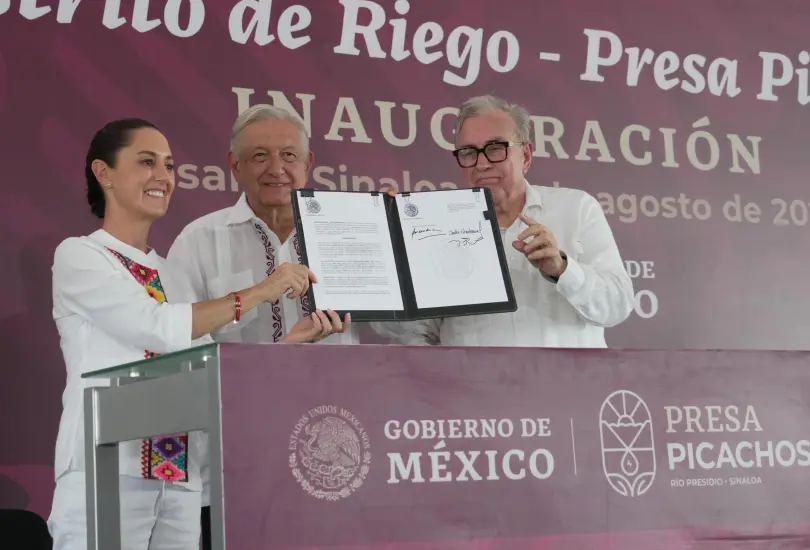 El presende actual y la presidenta electa de M&eacute;xico asistieron para inaugurar el distrito de riego.