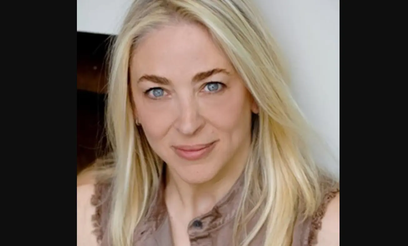 Ahora tiene 56 a&ntilde;os y se retir&oacute; de la actuaci&oacute;n. Estuvo casada con Brendan Fraser hasta 2007 y tienen 3 hijos.<br>