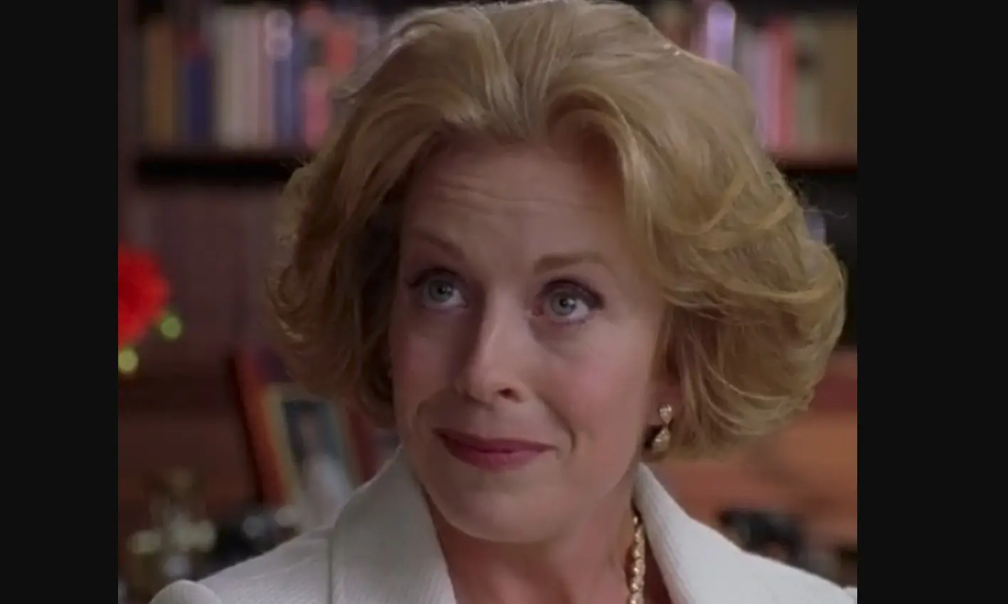 Holland Taylor interpret&oacute; a Beatrice Stanhope, la madre de &Uacute;rsula.