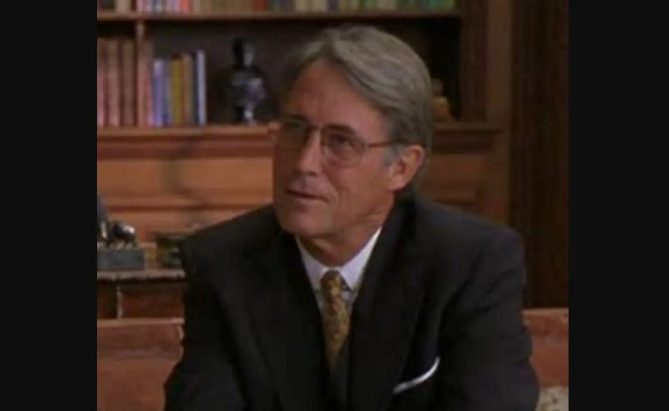 John Bennett Perry interpret&oacute; a Arthur Stanhope, el padre de &Uacute;rsula.