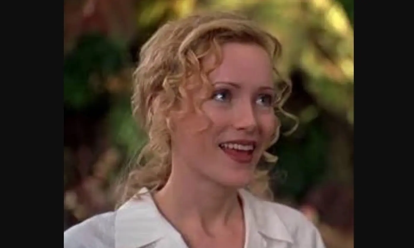 Leslie Mann interpret&oacute; a &Uacute;rsula Stanhope.