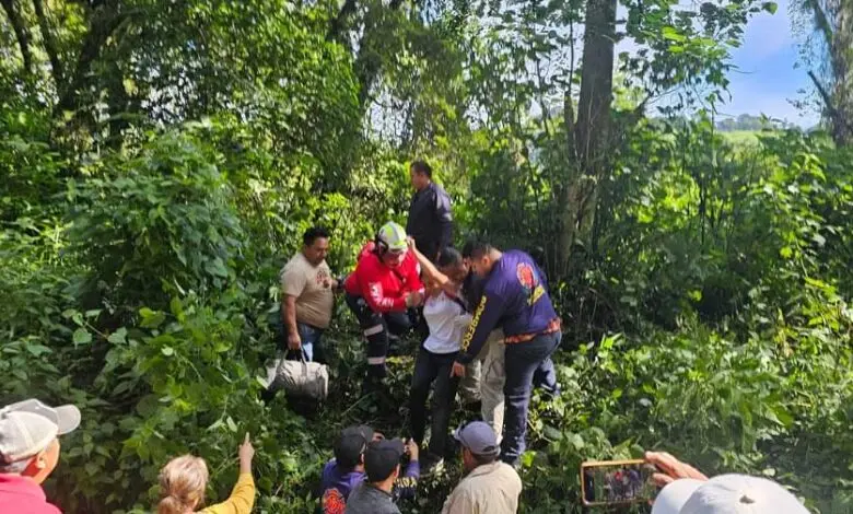 Servicios de emergencia llegaron al lugar para atender a las personas Redes