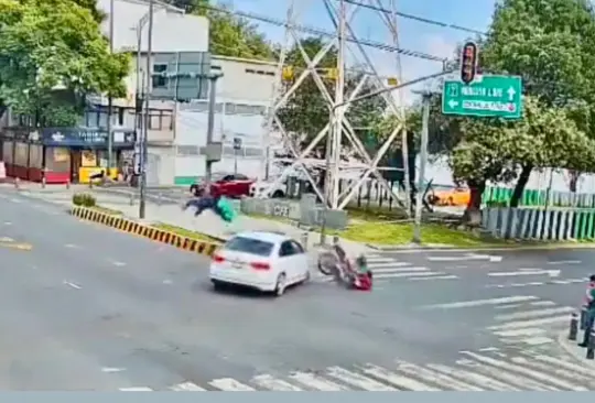 El video logro captar el momento exacto del accidente.