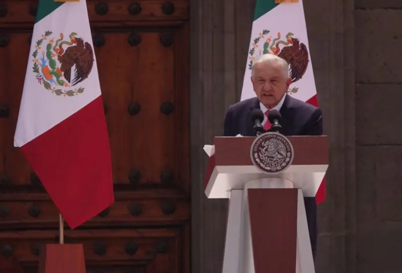 AMLO hace encuesta a mano alzada en informe de Gobierno