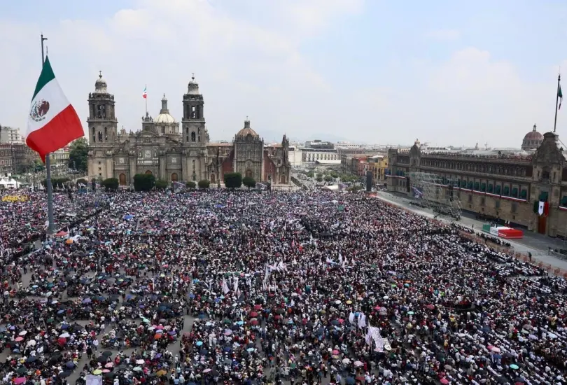 AMLO presenta su último informe de Gobierno, entre muestras de cariño de sus simpatizantes. AMLO presenta su último informe de Gobierno, entre muestras de cariño de sus simpatizantes.
