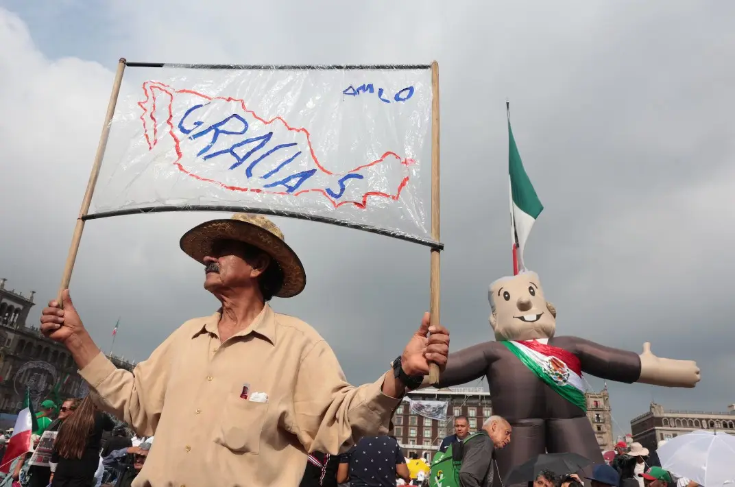Asistentes al Zócalo, durante el último informe de Gobierno. 
