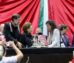 “Viva AMLO”: La entrega del sexto informe de Gobierno desata enfrentamiento de porras y un llamado al respaldo