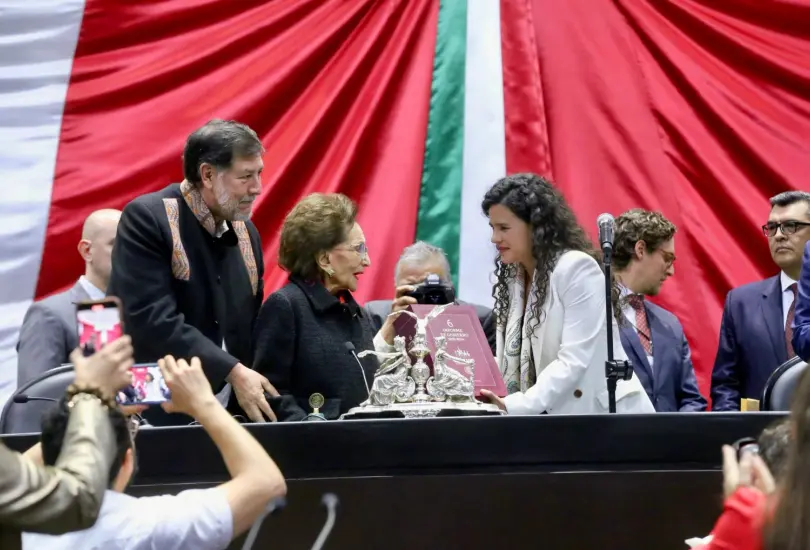 La entrega se convirti&oacute; en un mitin a favor de la 4T.