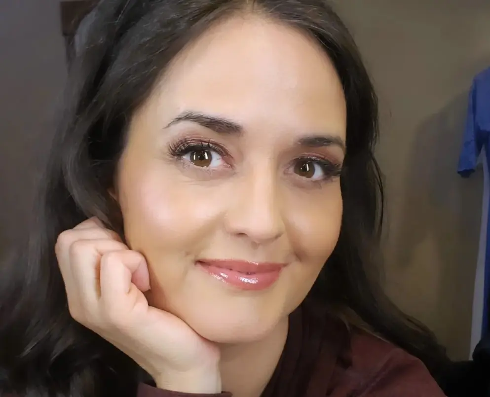 Ahora tiene 49 a&ntilde;os, es madre de un hijo y est&aacute; casada con Scott Sveslosky. Ha trabajado en series como 'Young Justice' y 'Project MC'.<br>