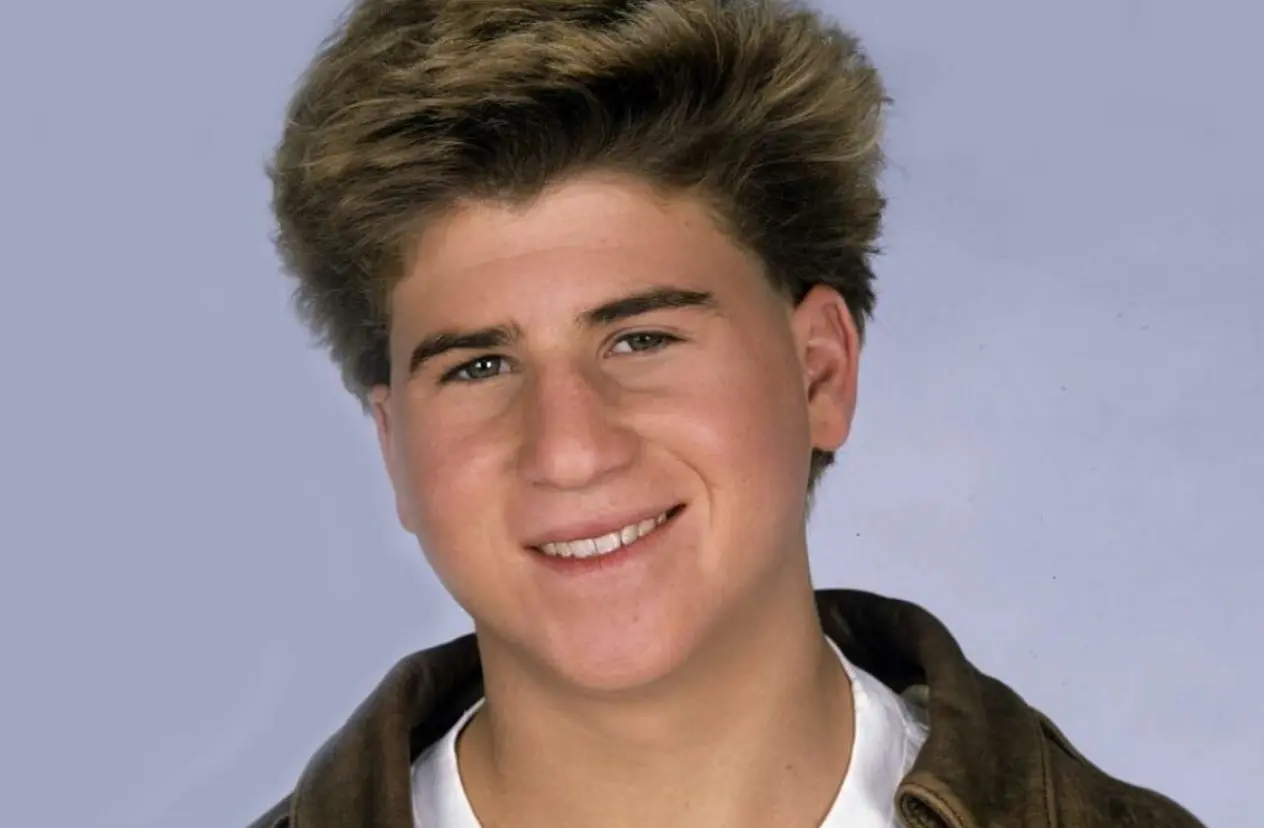 Jason Hervey interpret&oacute; a Wayne Arnold, el hermano mayor de Kevin