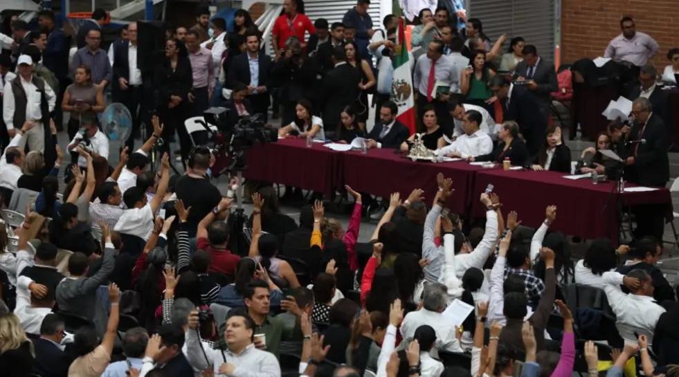 Diputados en plena discusión de Reforma Judicial, en sede de la Magdalena Mixhuca Especial