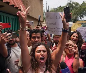 Tensión por la Cuauhtémoc: Agreden a Caty Monreal afuera de la sede de Morena | VIDEO