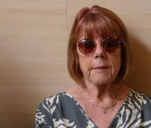 Gisèle Pelicot: La mujer que enfrenta a los 51 hombres que abusaron de ella mientras su marido la drogaba